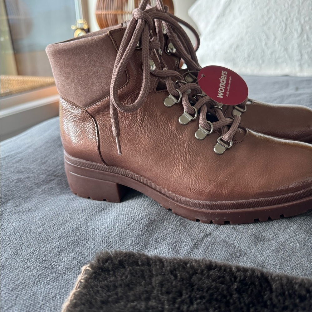 Wonder Ladies (NWT) Champagne/Swede Ankle Boots. Made in Spain